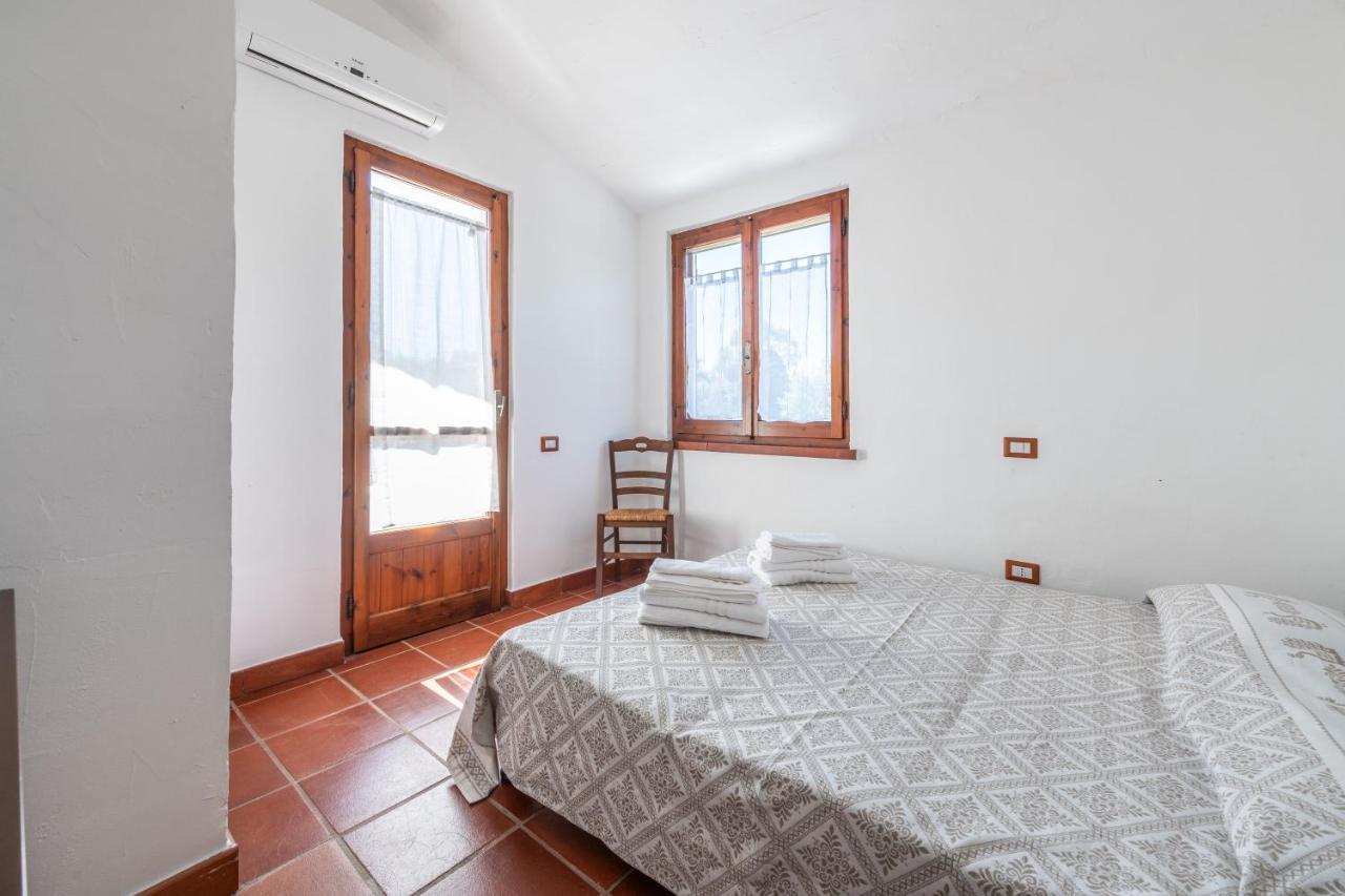 Damiano Holiday House Porto Columbu - Perd'E Sali Bagian luar foto
