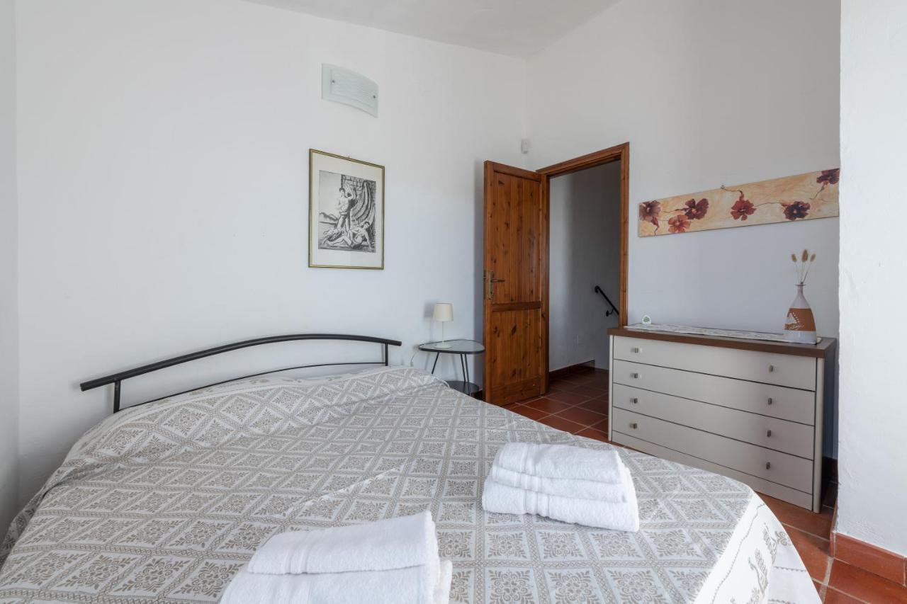 Damiano Holiday House Porto Columbu - Perd'E Sali Bagian luar foto